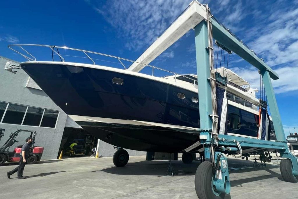 what-to-expect-on-boat-survey-day-as-a-buyer-yachts360